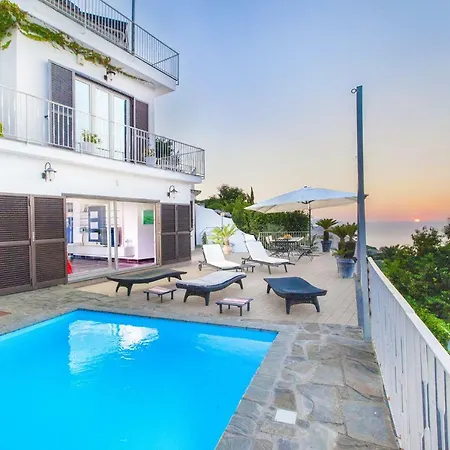 Amore Rentals - Casa Augusta A *